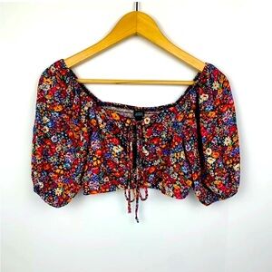 Daisy Puff Sleeve Crop